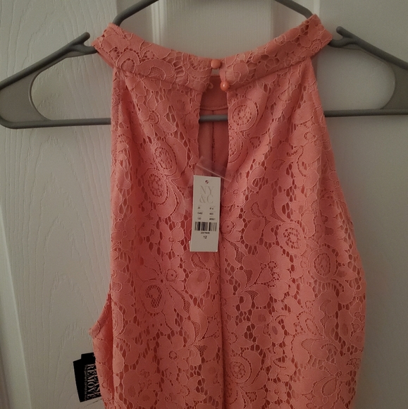 Women's coral lace romper.. NWT..New York and Com - Picture 5 of 5